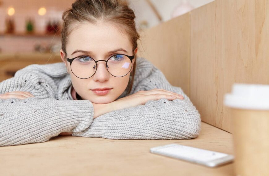 Dlaczego jedno oko widzi gorzej? Różnowzroczność i jej wpływ na codzienne funkcjonowanie